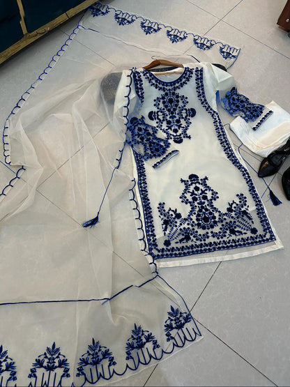 🅽🅴🆆 🅰️🆁🆁🅸🆅🅰️🅻
`Neck,Sleeves,Daman Embroidered Shirt With Fully Embroidered Dupatta 3Pcs`